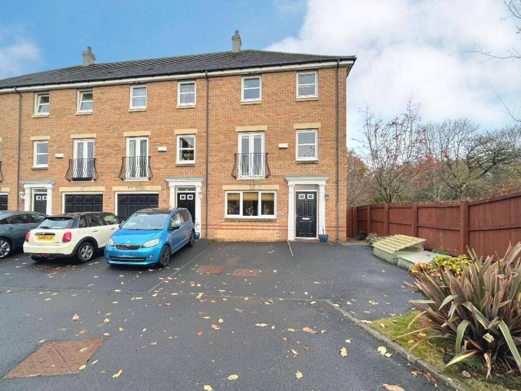 4 bed town house for sale in Stevenson Avenue, Falkirk FK2, £230,000