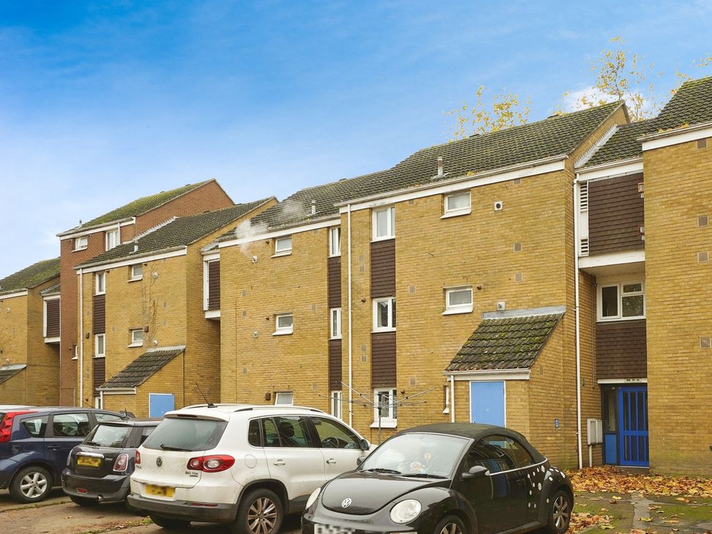 1 bed flat for sale in Lawrence Court, Northampton NN1, £105,000
