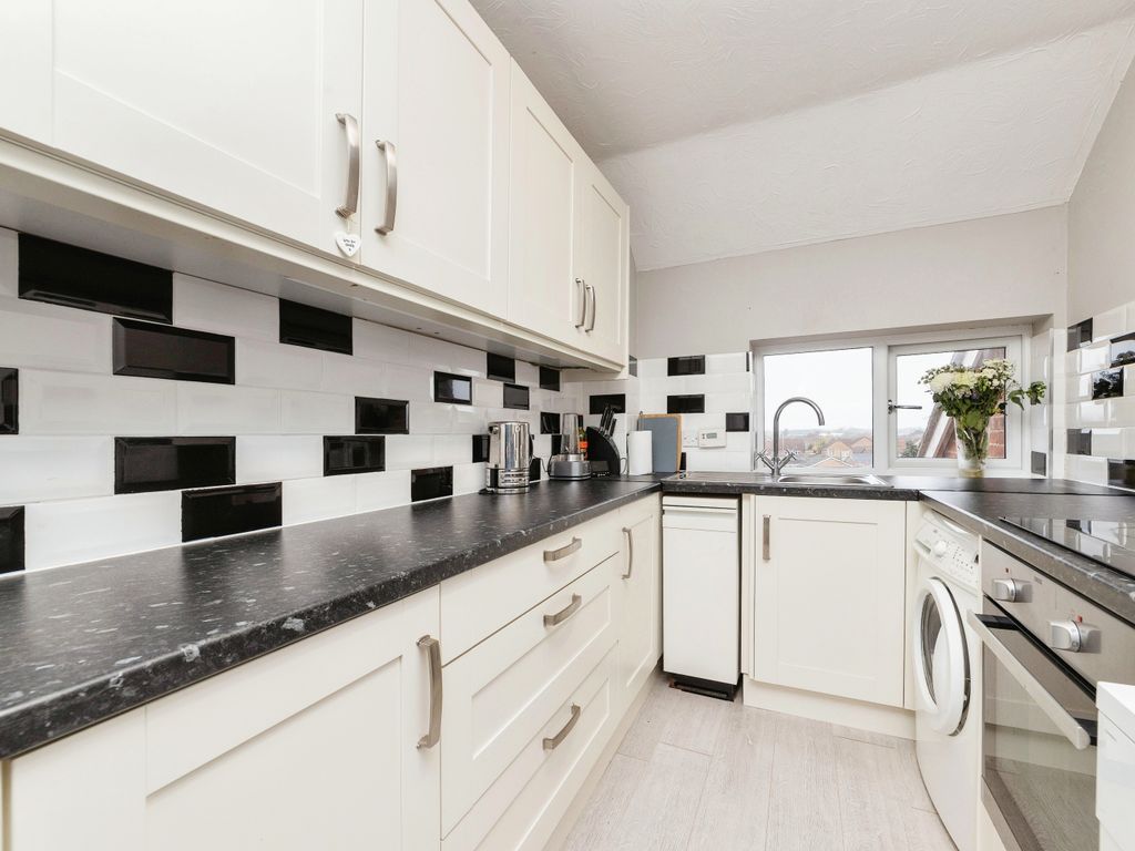2 bed flat for sale in London Road, Attleborough, Norfolk NR17, £160,000