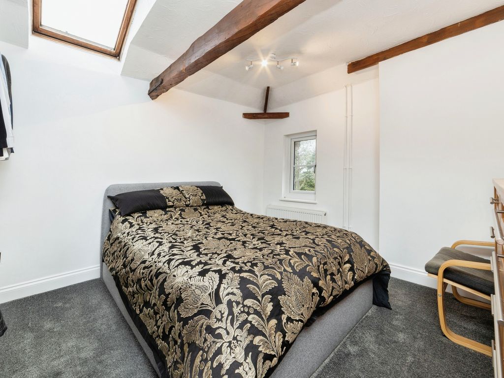 2 bed flat for sale in London Road, Attleborough, Norfolk NR17, £160,000
