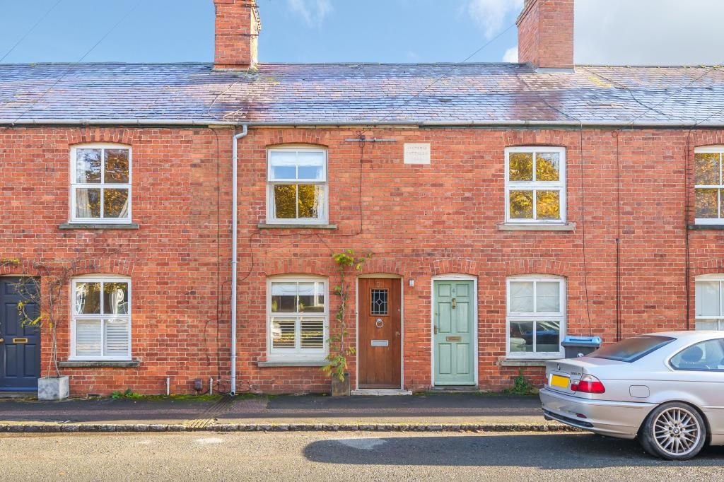 2 bed cottage for sale in Victoria Cottages, Bampton OX18, £375,000