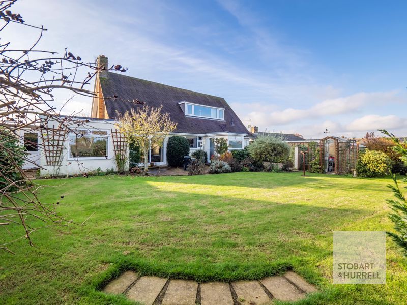 4 bed detached house for sale in Parkland Crescent, Horning, Norfolk NR12, £575,000