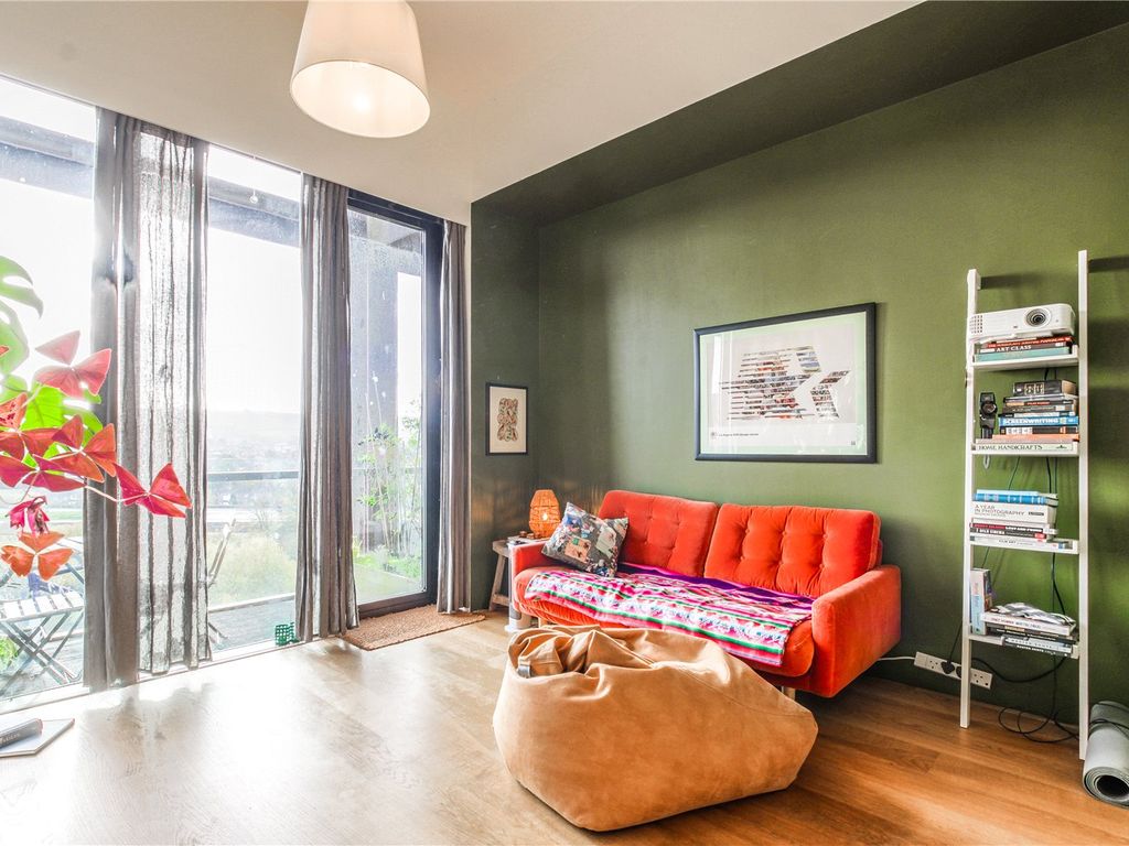 1 bed flat for sale in Lakeshore, Bristol BS13, £190,000