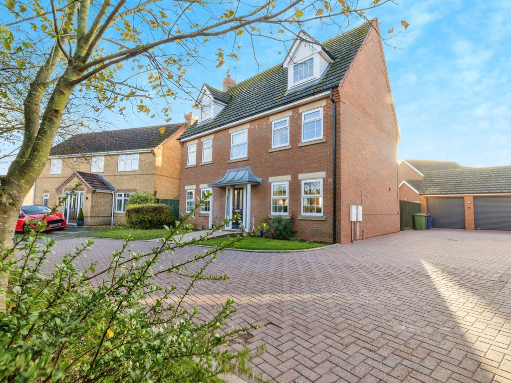 5 bed detached house for sale in Macphail Crescent, Saxilby, Lincoln LN1, £495,000