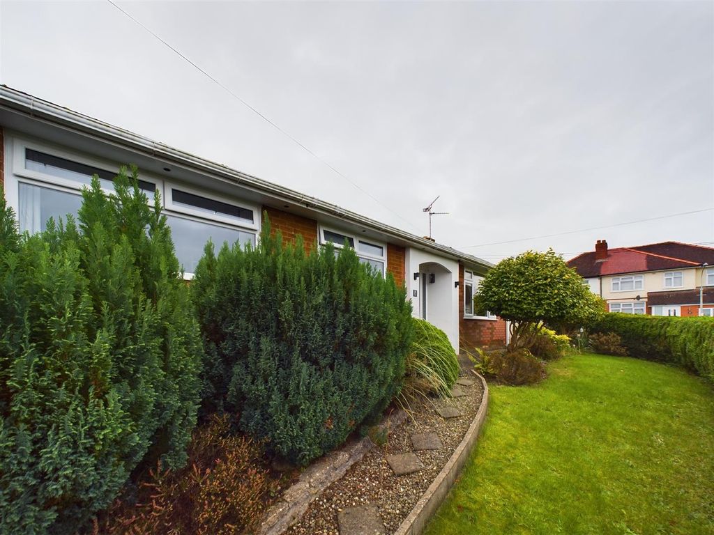 3 bed detached bungalow for sale in Burton Drive, Wrexham LL12, £295,000