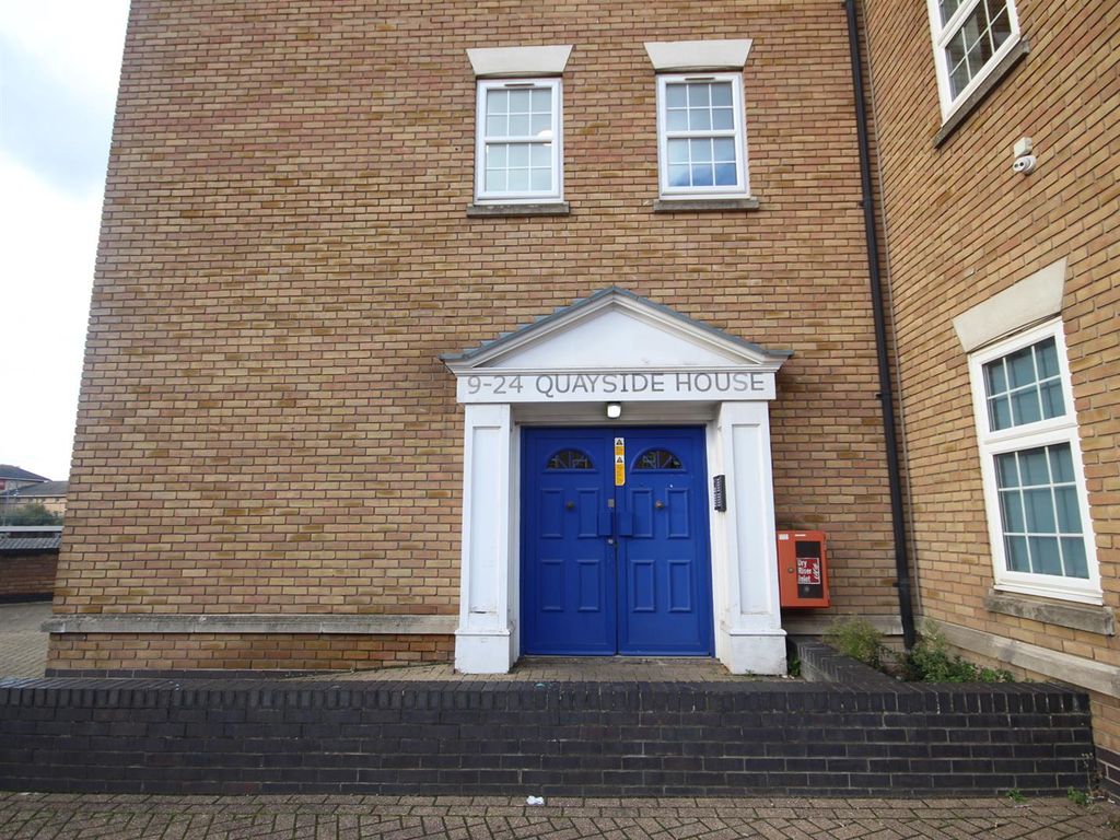 Studio to rent in Quayside House, Abbey Road, Barking IG11, £1,150 pcm