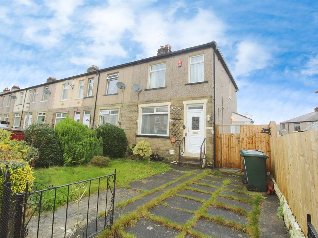 3 bed end terrace house for sale in Carr Bottom Grove, Bradford BD5, £150,000
