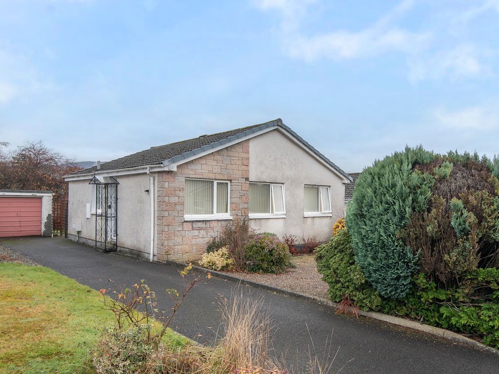 3 bed bungalow for sale in Strathview Place, Crieff PH6, £260,000
