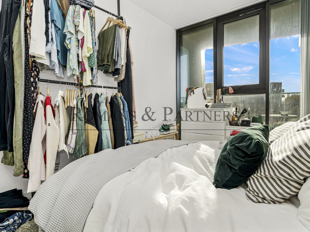 1 bed flat for sale in Kingsland High Street, Dalston E8, £500,000
