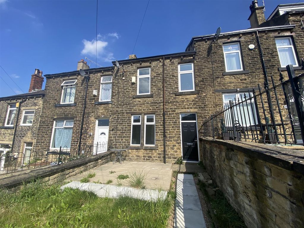 4 bed terraced house to rent in Carr Lane, Shipley BD18, £995 pcm