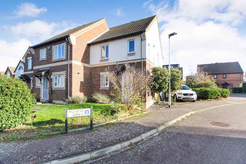 2 bed end terrace house for sale in Cleeve Abbey, Bedford MK41, £285,000