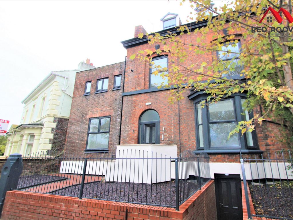 2 bed flat for sale in Walmer Road, Waterloo L22, £119,950