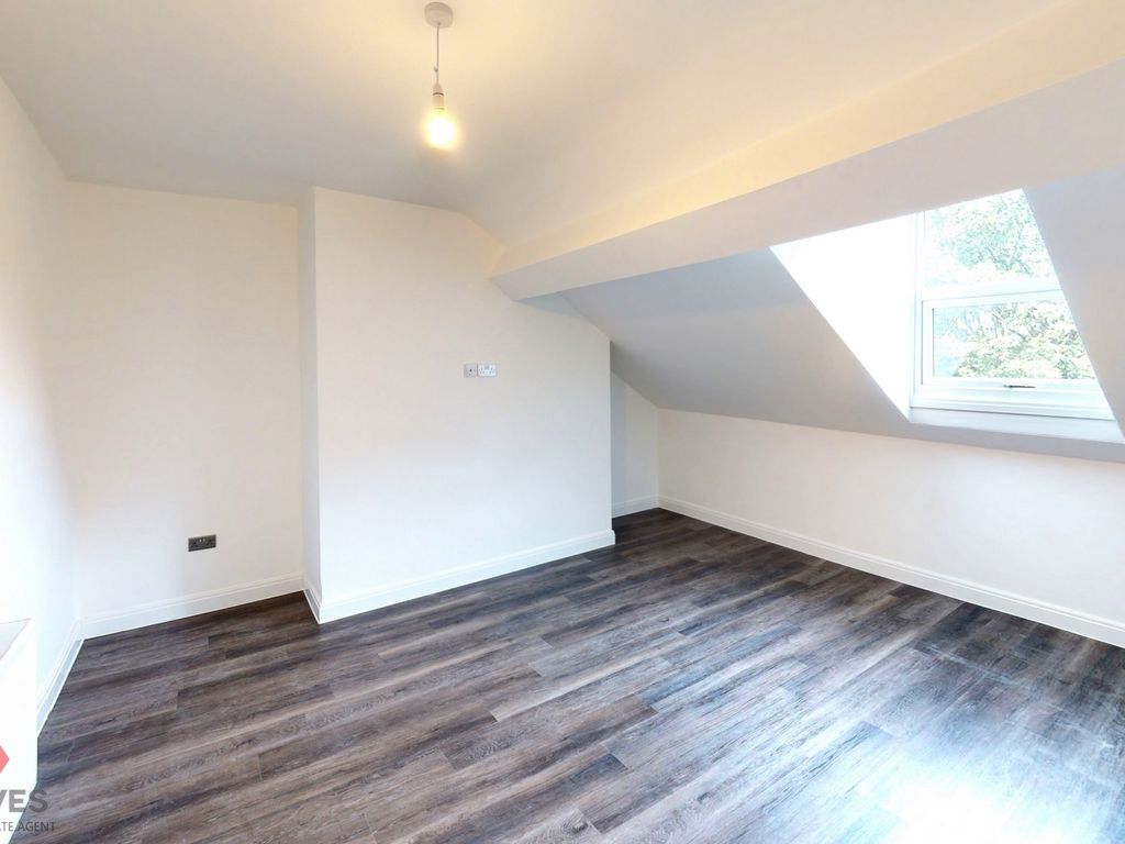 2 bed flat for sale in Walmer Road, Waterloo L22, £119,950