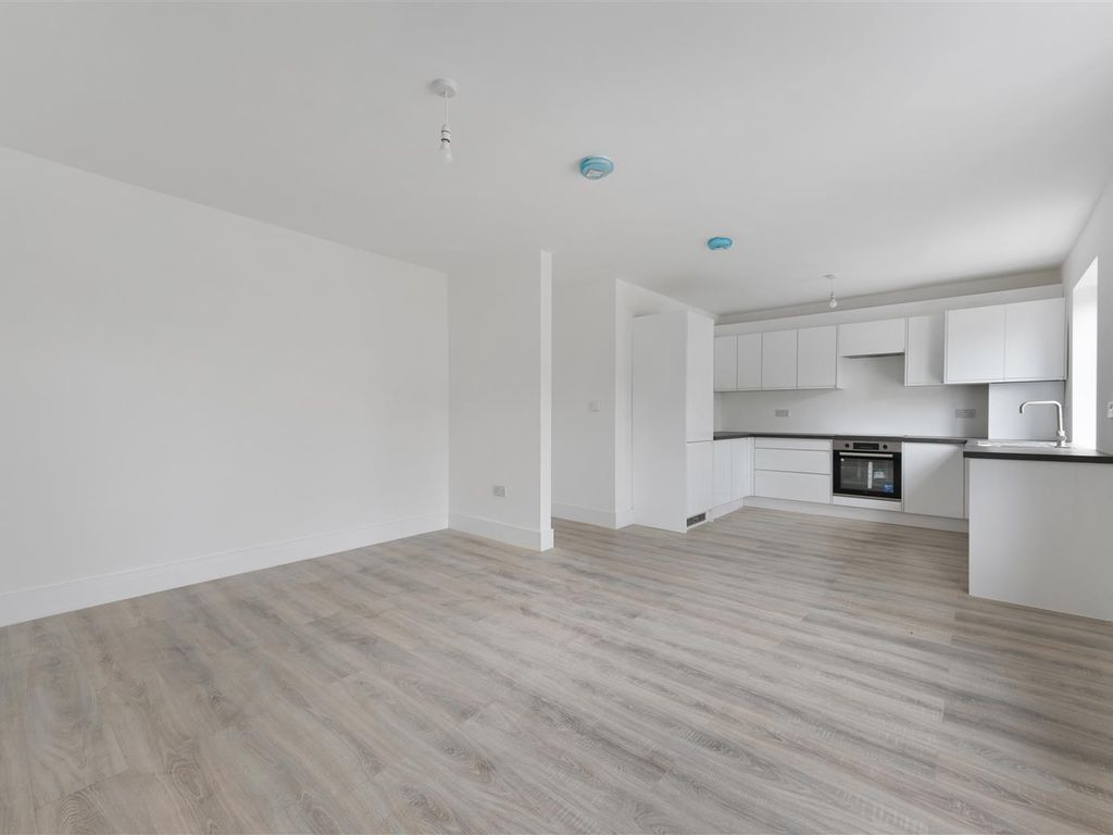 1 bed flat for sale in West Barnes Lane, New Malden KT3, £280,000