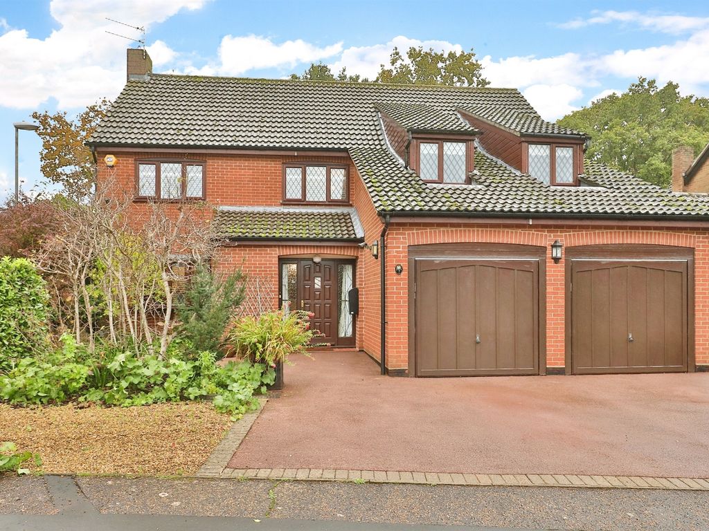5 bed detached house for sale in Woodgate, Cringleford, Norwich NR4, £575,000