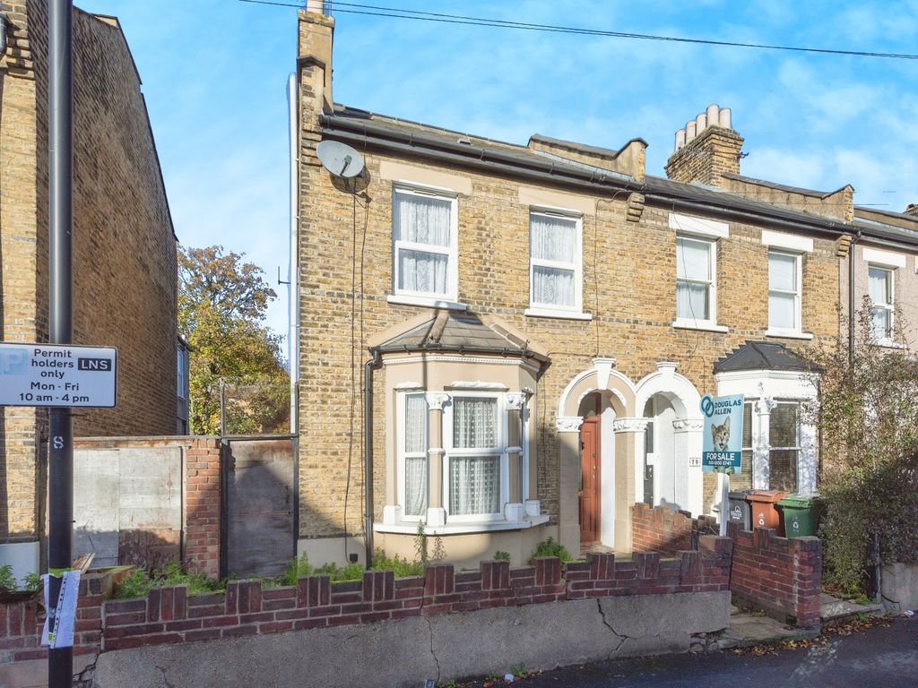 3 bed detached house for sale in Frith Road, Leyton E11, £625,000