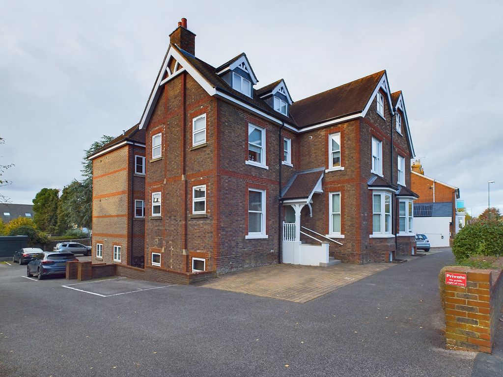 2 bed flat for sale in Stanmore House, High Street, Billingshurst, West Sussex, 9Qs. RH14, £230,000