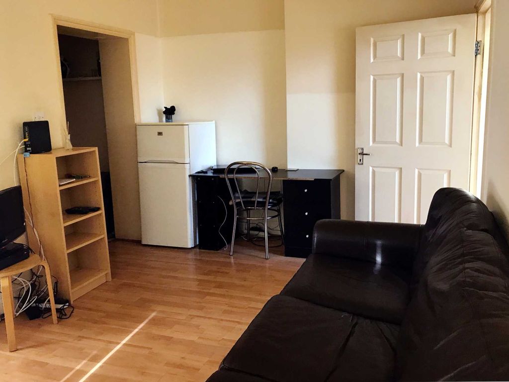 1 bed flat to rent in High Street, Acton W3, £1,550 pcm