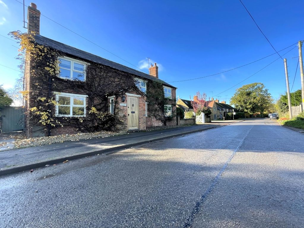 4 bed detached house for sale in Buckland Cottage, Lower Boddington NN11, £700,000