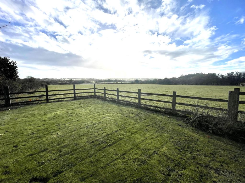 4 bed detached house for sale in Buckland Cottage, Lower Boddington NN11, £700,000