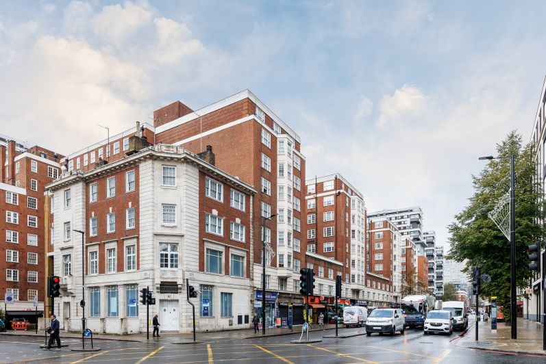 3 bed flat for sale in Edgware Road, London W2, £720,000