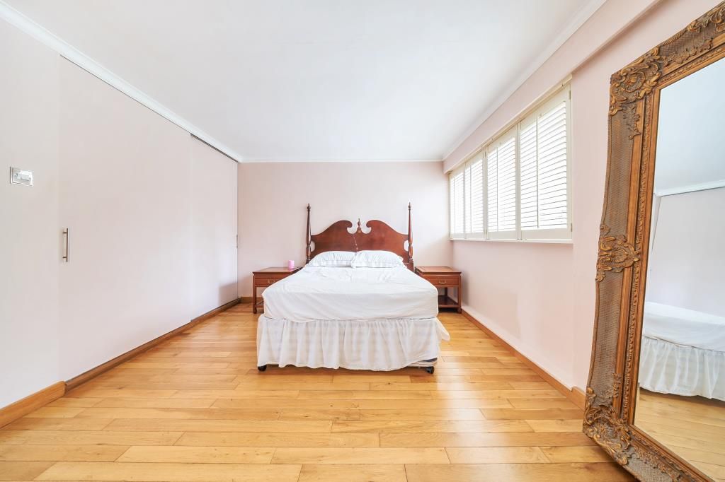 2 bed maisonette for sale in Sunningdale, Berkshire SL5, £325,000