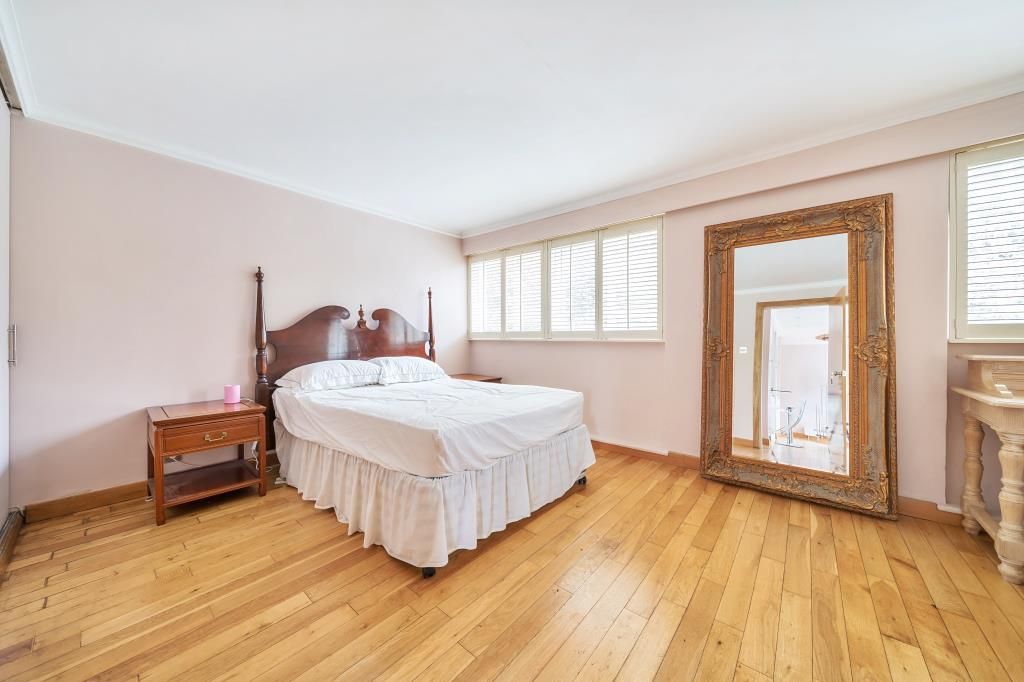2 bed maisonette for sale in Sunningdale, Berkshire SL5, £325,000