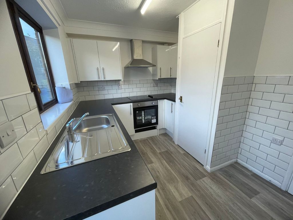 1 bed flat for sale in Pilots Place, Gravesend, Kent DA12, £90,000