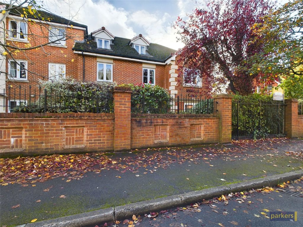 1 bed flat for sale in Warwick Road, Reading, Berkshire RG2, £150,000