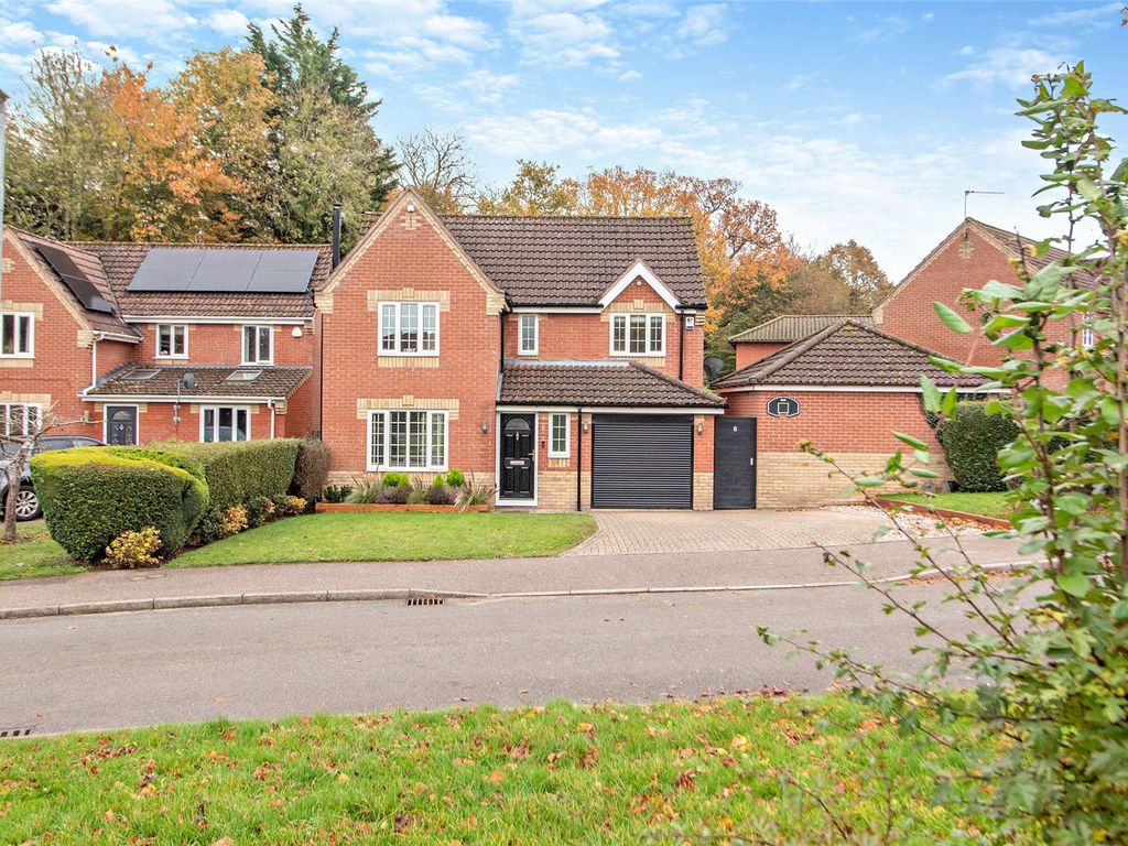 4 bed detached house for sale in Grenville Close, Hethersett, Norwich, Norfolk NR9, £425,000