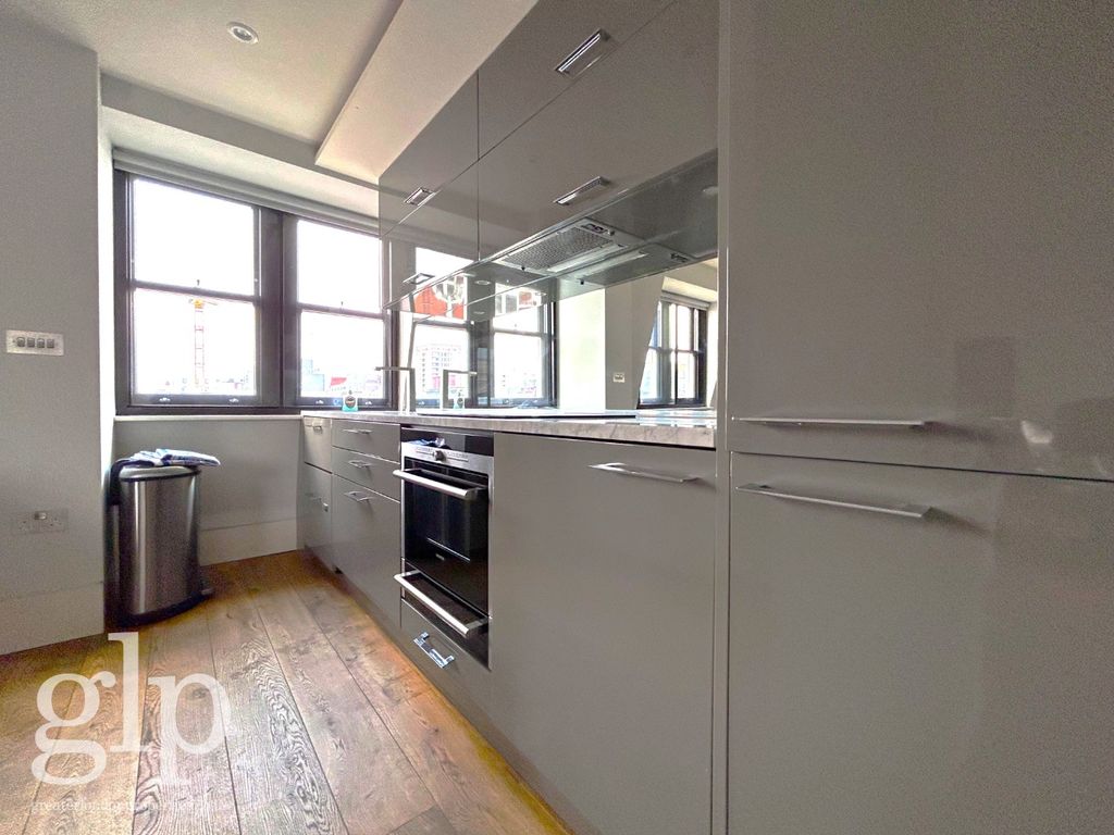 2 bed flat to rent in Paramount House, 168 Wardour Street, London, Greater London W1F, £4,000 pcm