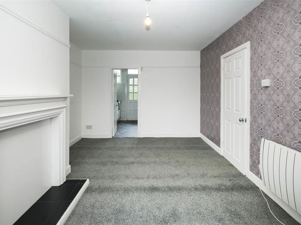 2 bed flat for sale in Kinnordy Terrace, Dundee DD4, £95,000