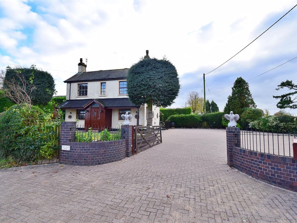 4 bed property for sale in Lilbourne Road, Clifton Upon Dunsmore, Rugby CV23, £625,000