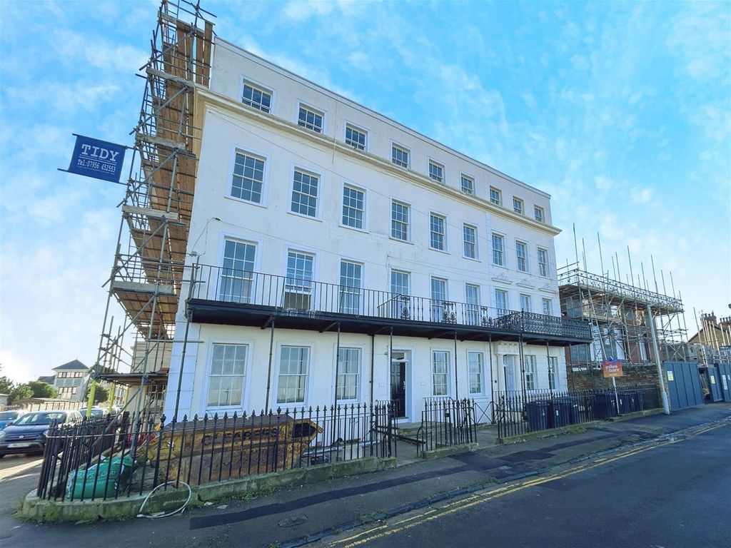 2 bed flat to rent in St. Georges Terrace, Herne Bay CT6, £1,200 pcm