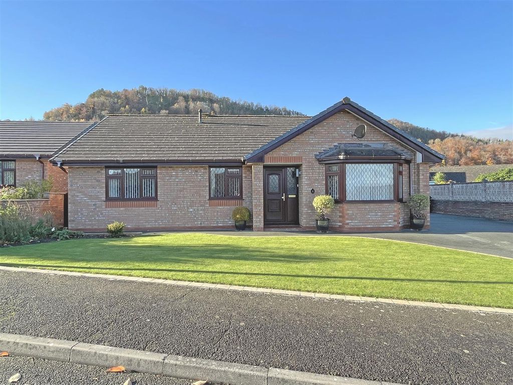 3 bed detached bungalow for sale in Lon Wen, Abergele, Conwy LL22, £350,000