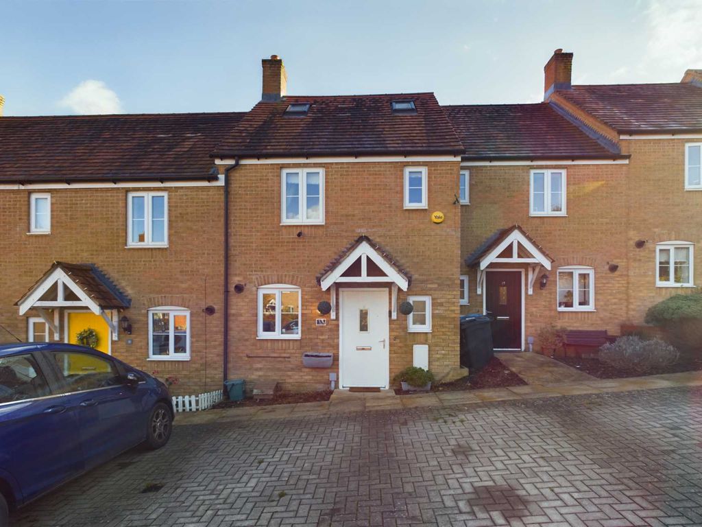 3 bed terraced house for sale in Bunting Close, Apsley HP3, £450,000