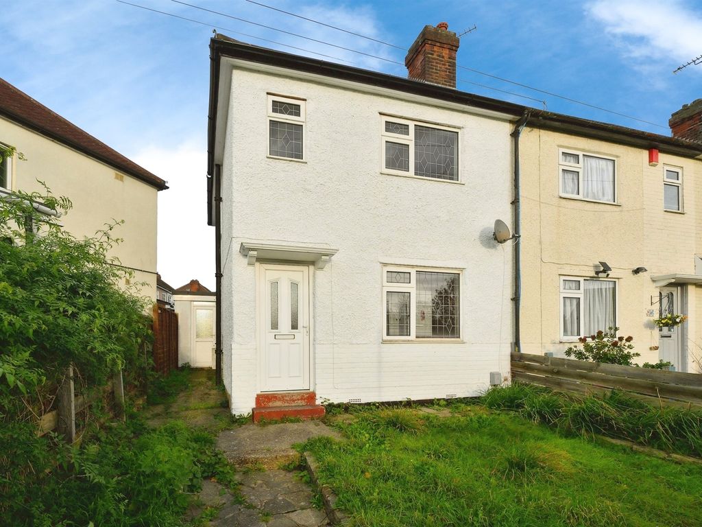 3 bed terraced house for sale in Old Essex Road, Hoddesdon EN11, £320,000