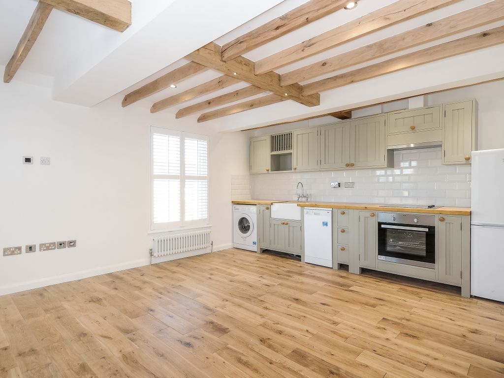 1 bed flat to rent in Sandridge Road, St.Albans AL1, £1,300 pcm