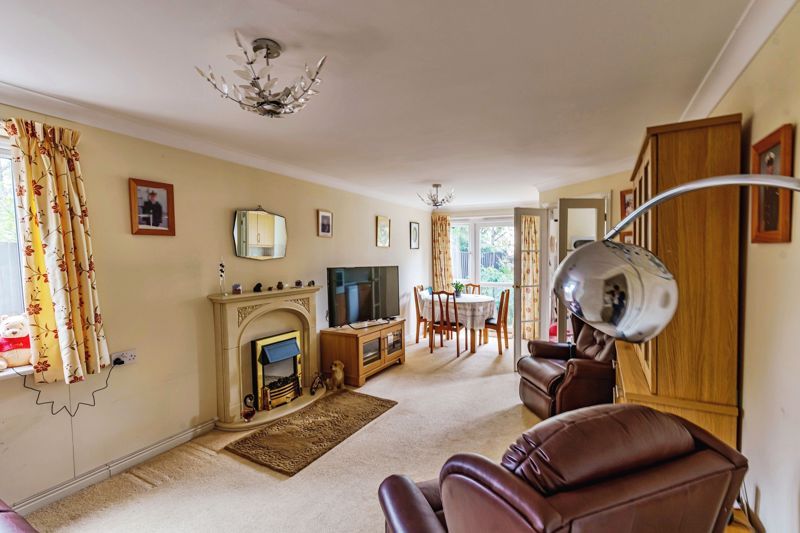 1 bed flat for sale in Mitchell Court, Horley RH6, £160,000