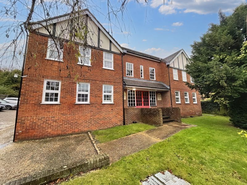 1 bed flat for sale in West Wycombe Road, High Wycombe HP11, £148,500