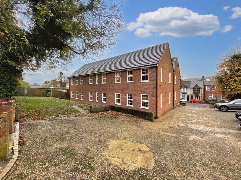 1 bed flat for sale in West Wycombe Road, High Wycombe HP11, £148,500