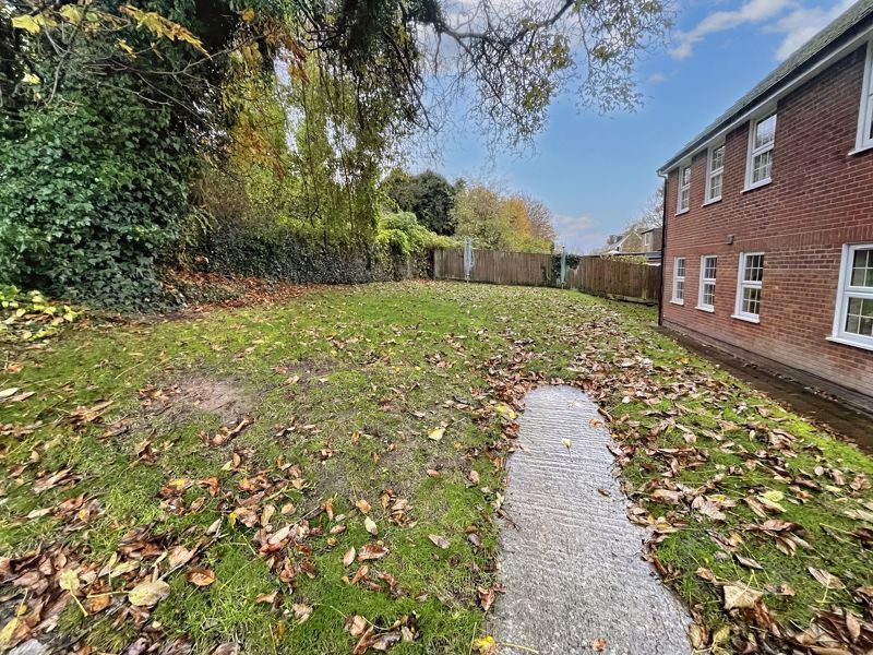 1 bed flat for sale in West Wycombe Road, High Wycombe HP11, £148,500