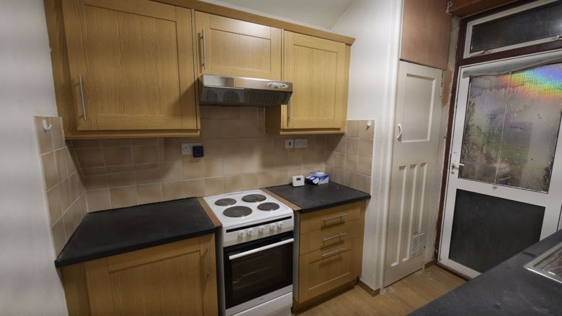 2 bed flat for sale in Watford Way, London NW7, £250,000