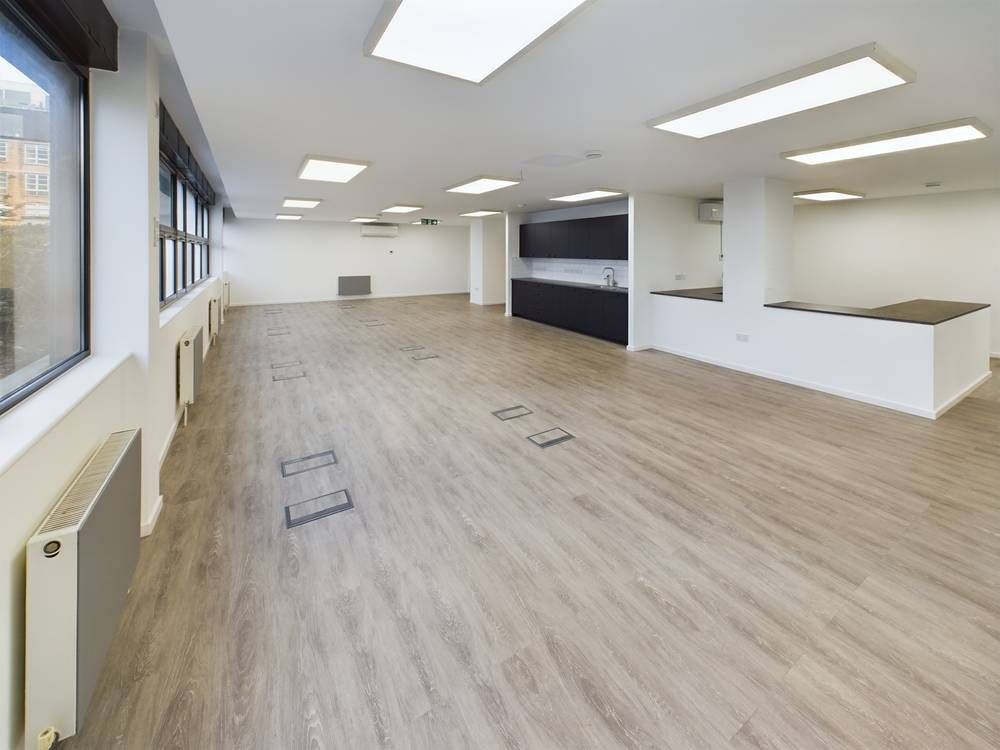 Office to let in Unit 2, 9 Bell Yard Mews SE1, Unit 2, 9 Bell Yard Mews, London, £85,000 pa