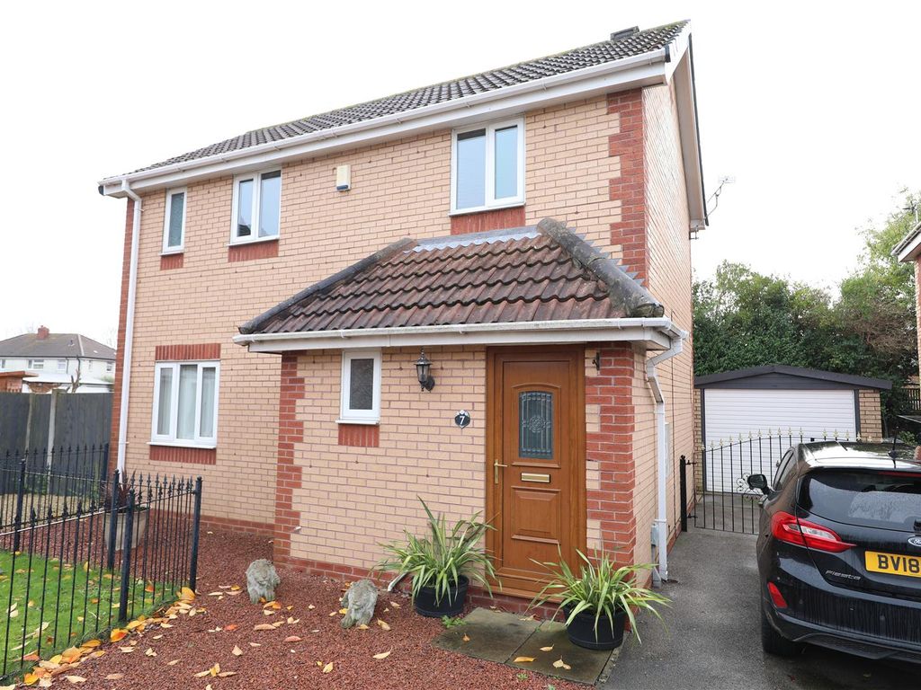 3 bed detached house for sale in Saints Close, Hull HU9, £200,000