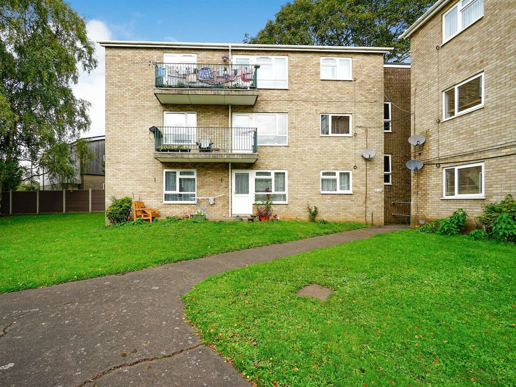 2 bed flat for sale in Sleaford Green, Norwich NR3, £145,000