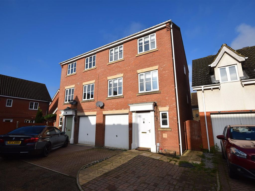 3 bed town house for sale in Stirling Road, Old Catton, Norwich NR6, £250,000