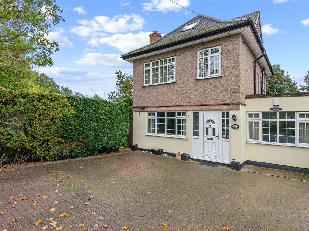 5 bed detached house for sale in Kingshill Avenue, Hayes UB4, £800,000