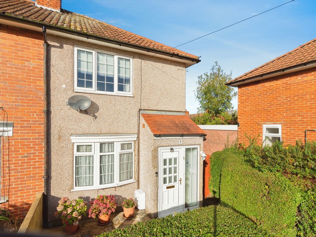 2 bed end terrace house for sale in Sawtry Close, Carshalton SM5, £425,000