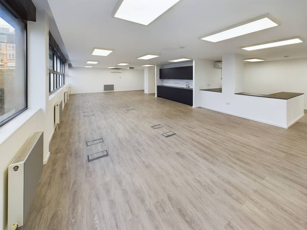 Office to let in Unit 2, 9 Bell Yard Mews SE1, Unit 2, 9 Bell Yard Mews, London, £18,000 pa